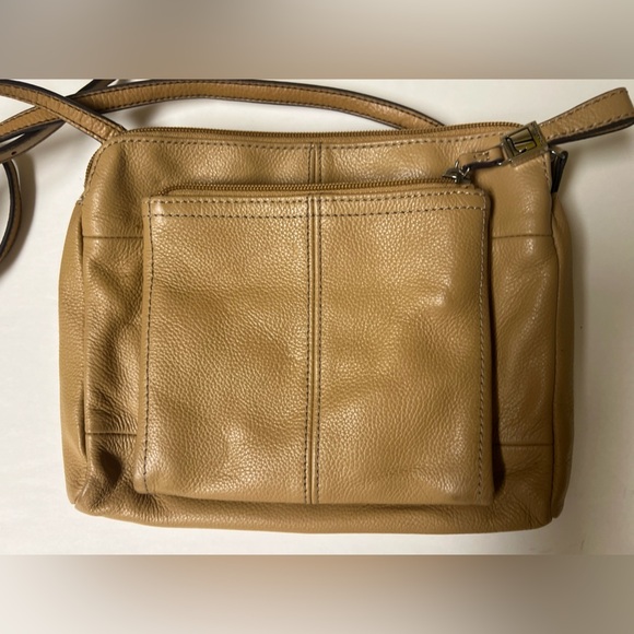 TIGNANELLO TAN LEATHER CROSSBODY BAG
9”x 8” STRIPED INTERIOR LINING - Picture 5 of 7